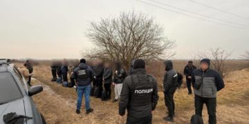 мали намір незаконно перетнути