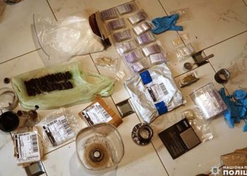 Поліція затримала наркоторговців