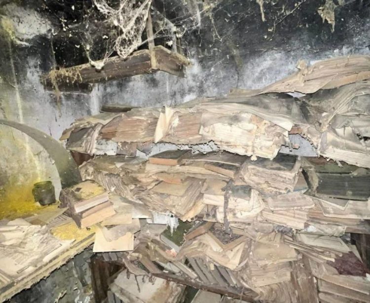 Священник знайшов архів