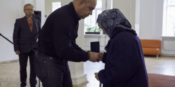 Міський голова Сергій Надал вручив родинам загиблих військових відзнаки «Почесний громадянин міста Тернополя»