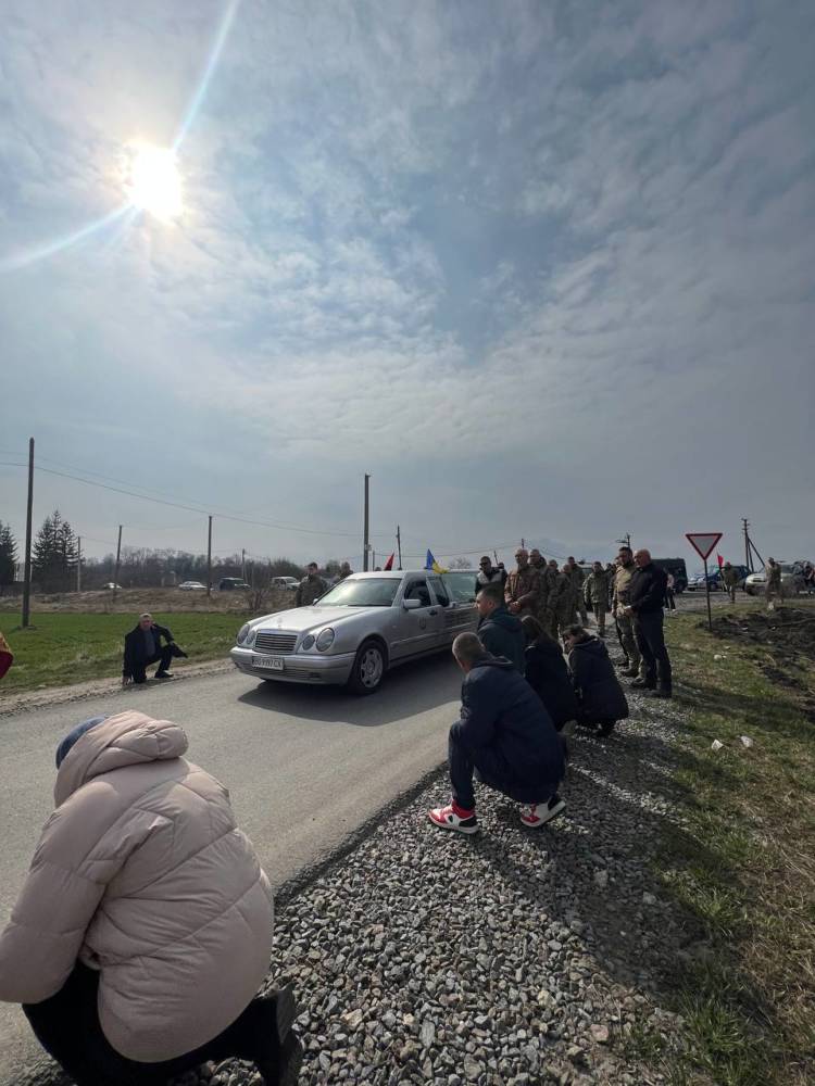 На Тернопільщині у рідному селі попрощалися з Любомиром Сарабуном