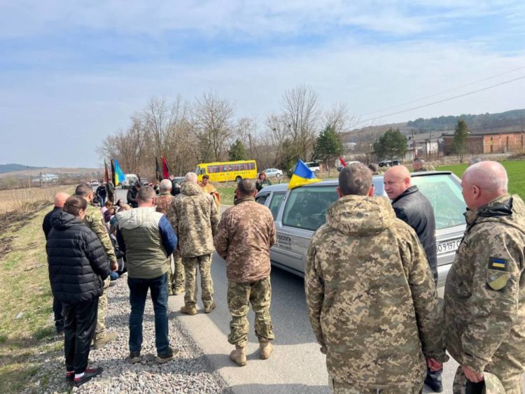 На Тернопільщині у рідному селі попрощалися з Любомиром Сарабуном
