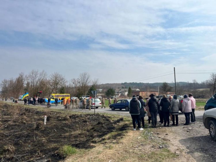 На Тернопільщині у рідному селі попрощалися з Любомиром Сарабуном