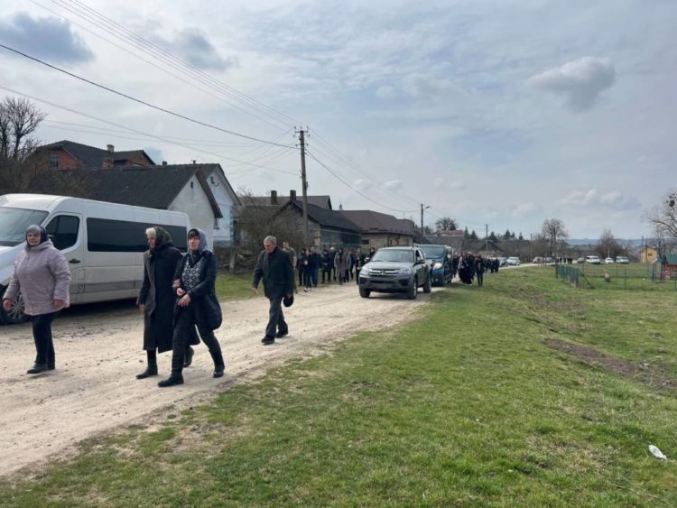 На Тернопільщині у рідному селі попрощалися з Любомиром Сарабуном