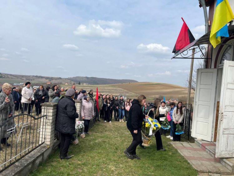 На Тернопільщині у рідному селі попрощалися з Любомиром Сарабуном