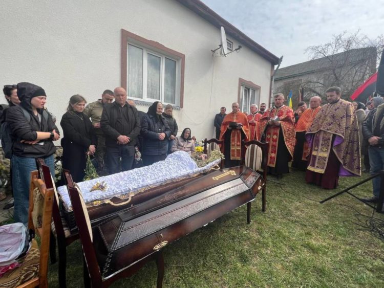 На Тернопільщині у рідному селі попрощалися з Любомиром Сарабуном
