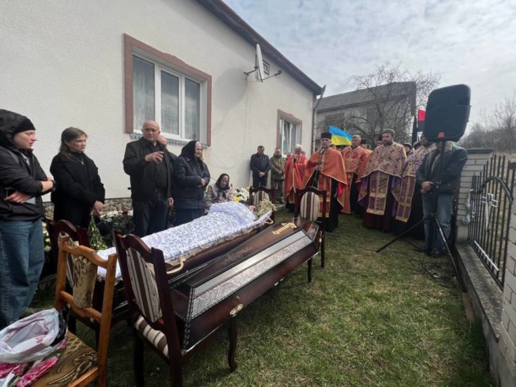 На Тернопільщині у рідному селі попрощалися з Любомиром Сарабуном