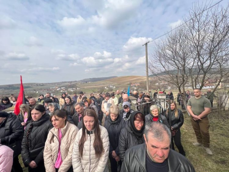 На Тернопільщині у рідному селі попрощалися з Любомиром Сарабуном