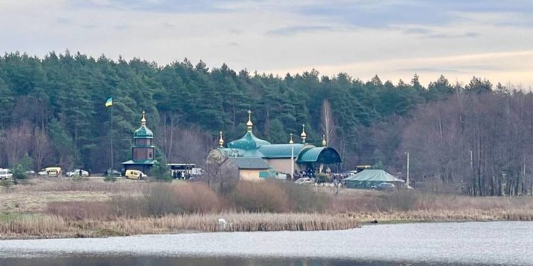 Храм у Лішні