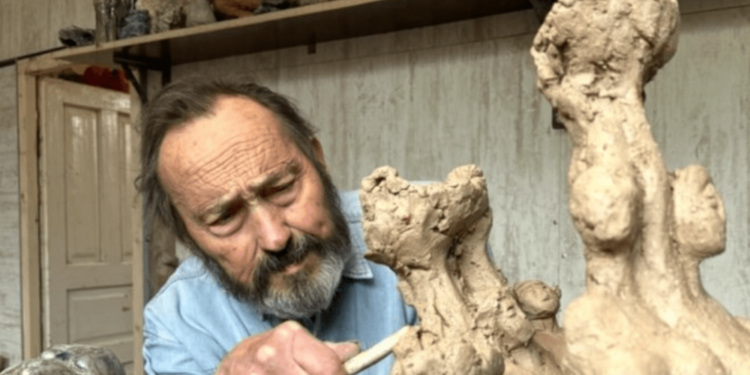 Помер скульптор