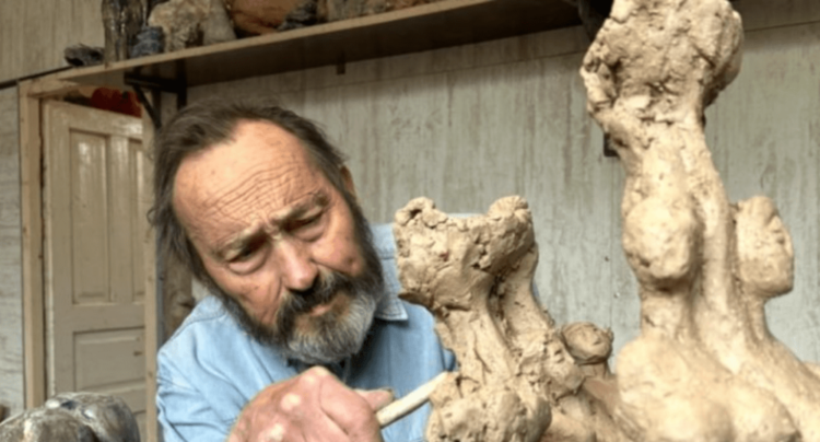 Помер скульптор