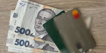 Шахраї обікрали жінку