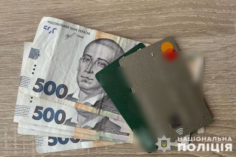 Шахраї обікрали жінку