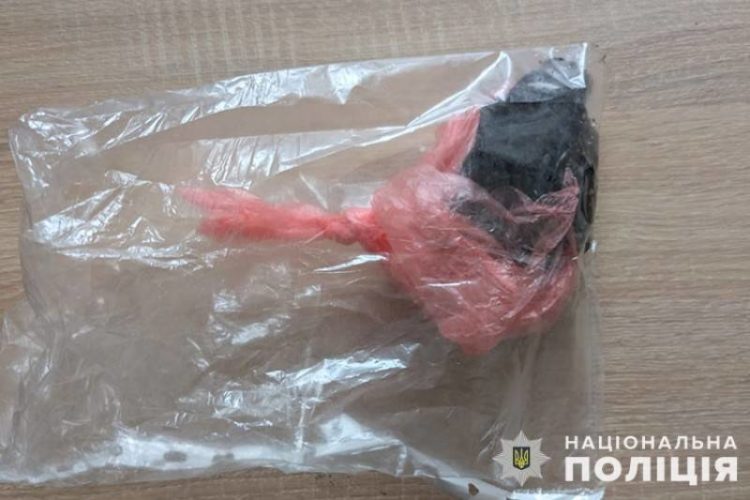 Жінка облила людину хімічною речовиною