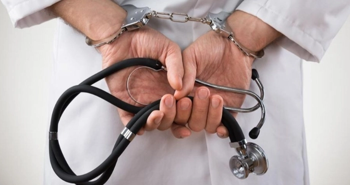 судити медика