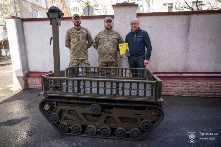 Роботизований комплекс “Мураха” від Тернополя передали для бійців 12-ї БрСпП “Азов”
