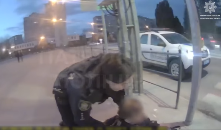 Патрульні врятували чоловіка