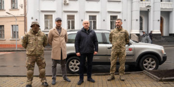 Тернопіль передав позашляховик для батальйону сил безпілотних систем Рейд: Сергій Надал