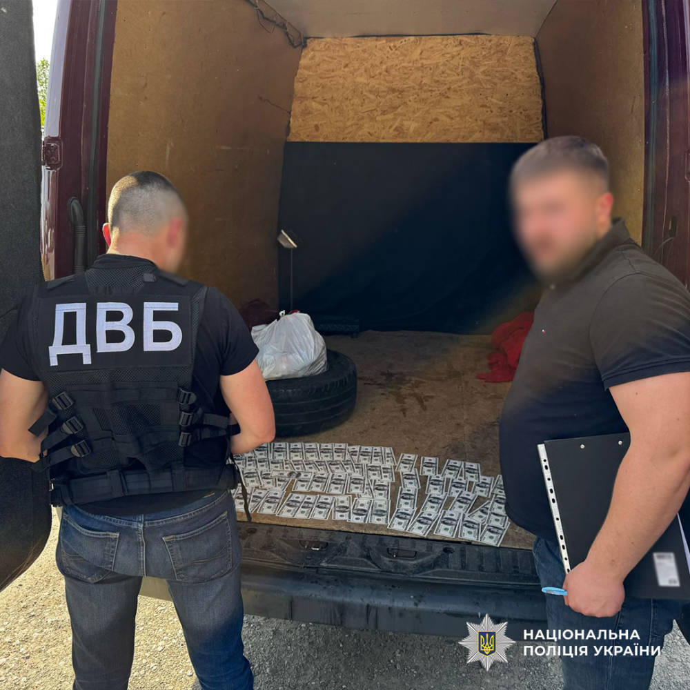 Переправляли ухилянтів за кордон