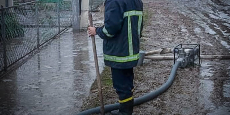 Негода підтопила будинки