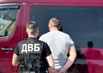 Переправляли ухилянтів за кордон