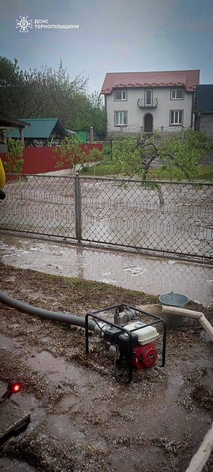 Негода підтопила будинки