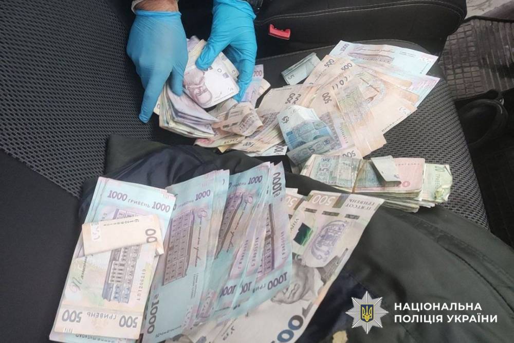 Поліція викрила канал переправлення за кордон