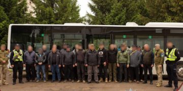 Поліція викрила канал переправлення за кордон