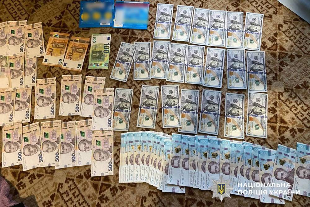 Поліція викрила канал переправлення за кордон