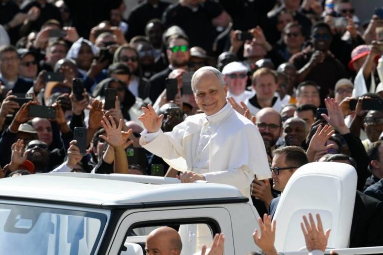 У Ватикані розпочався понтифікат Папи Лева XIV