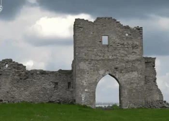 Незаконне будівництво в замку