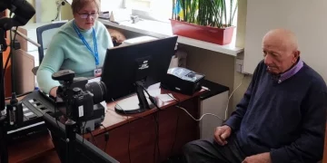 Пенсіонер вперше отримав паспорт
