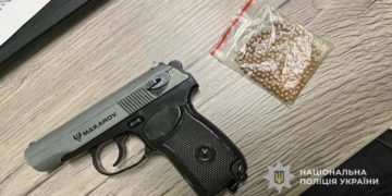 Підліток стріляв у дівчину