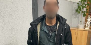 Чоловік погрожував іншому ножем