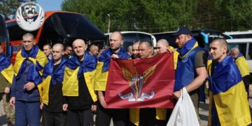 Українських військових звільнили з полону