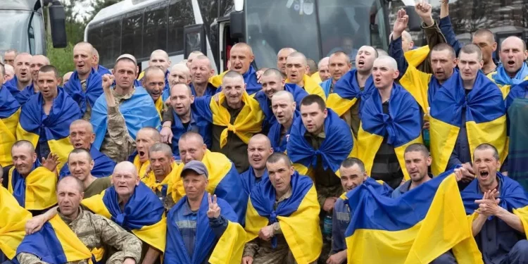 Військових звільнили з полону