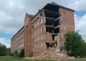 обвалилася частина недобудованої поліклініки