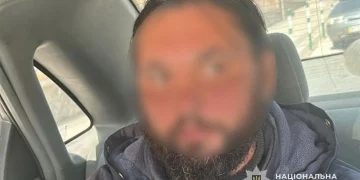 Хуліган пошкодив меморіальну дошку