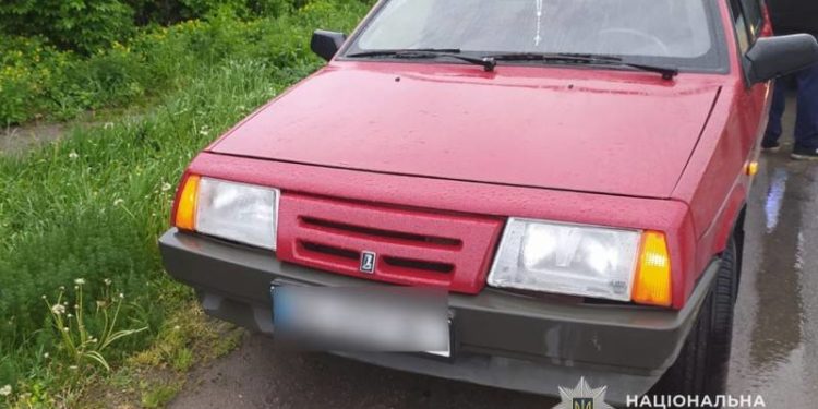 Пропонував хабар поліції