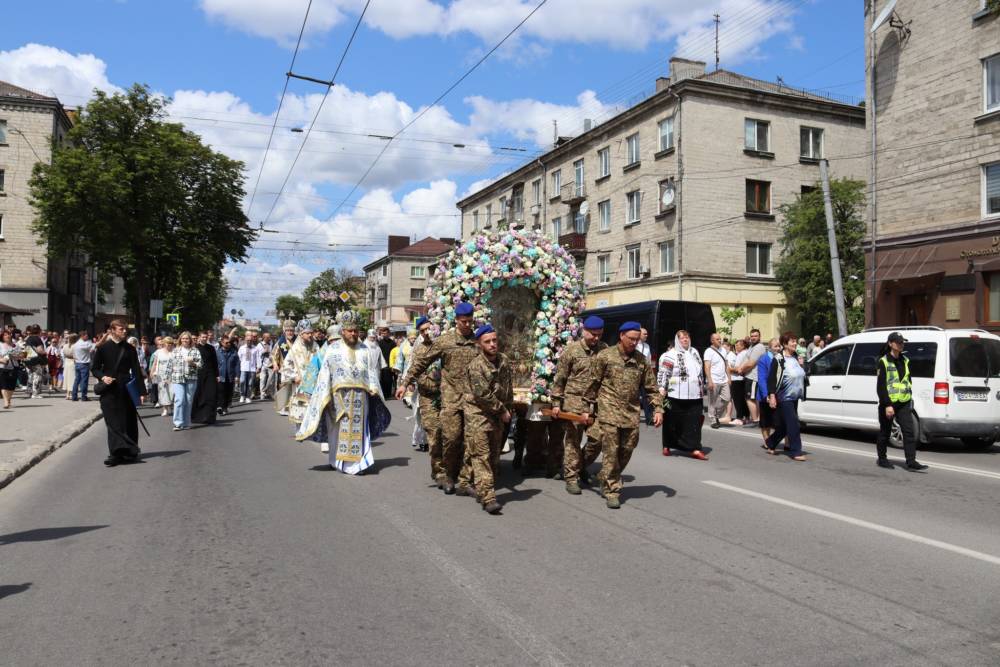 Митрополит Епіфаній очолив літургію у Тернополі до свята чудотворної ікони