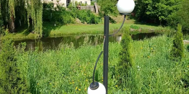 Вандали понищили ліхтарі