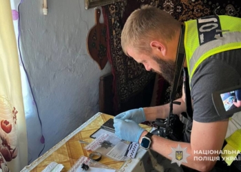 Поліція викрила групу з Підгайців, яка збувала наркотики через месенджер