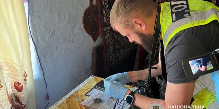 Поліція викрила групу з Підгайців, яка збувала наркотики через месенджер