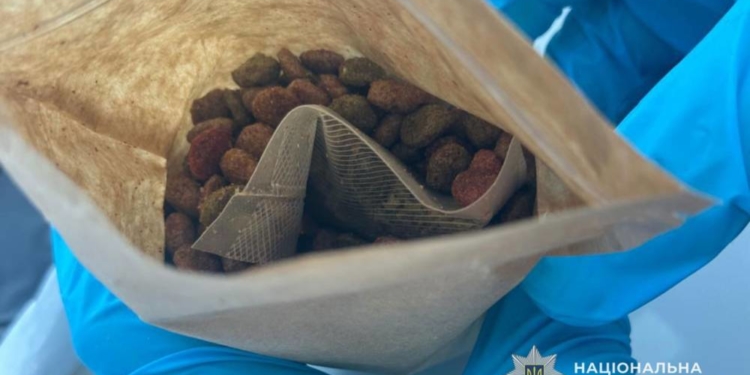 Поліція виявила наркотики у чоловіка