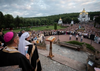 Всеукраїнська проща до Зарваниці