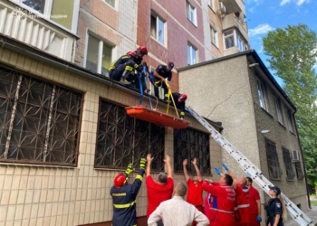 жінка випала з третього поверху