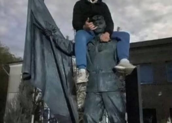 виліз на пам’ятник