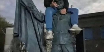 виліз на пам’ятник