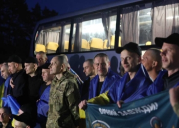 Звільнили військових з полону