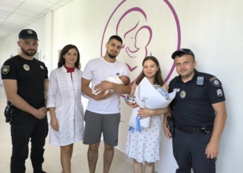 Патрульні допомогли породіллі